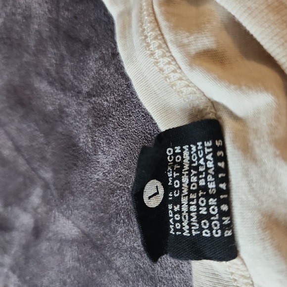 CROP TSHIRT size large, cute excellent condition. - Picture 3 of 3